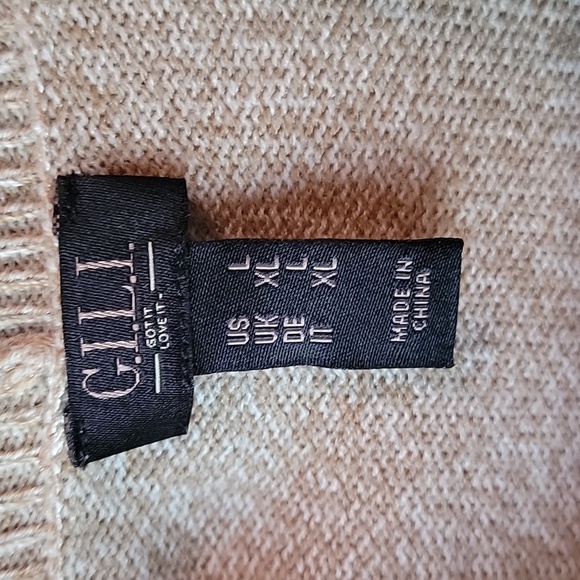New G.I.L.I. Camel and Cream Zipper Cardigan, size Large - Picture 2 of 4